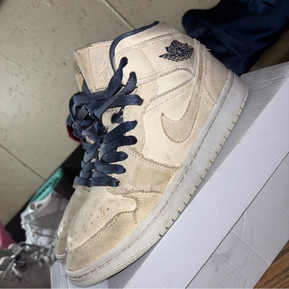 Size 8 women’s air forces 1 ‘07 - Picture 3 of 4